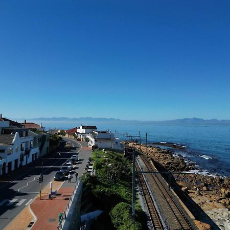Modern Beach Apartment By Open Home Kalk Bay Ngoại thất bức ảnh