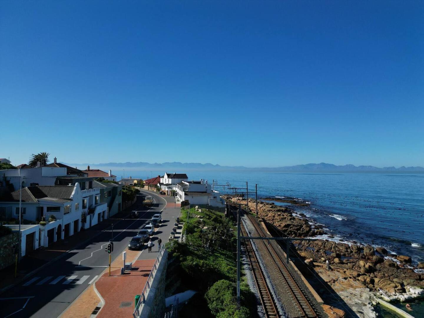 Modern Beach Apartment By Open Home Kalk Bay Ngoại thất bức ảnh
