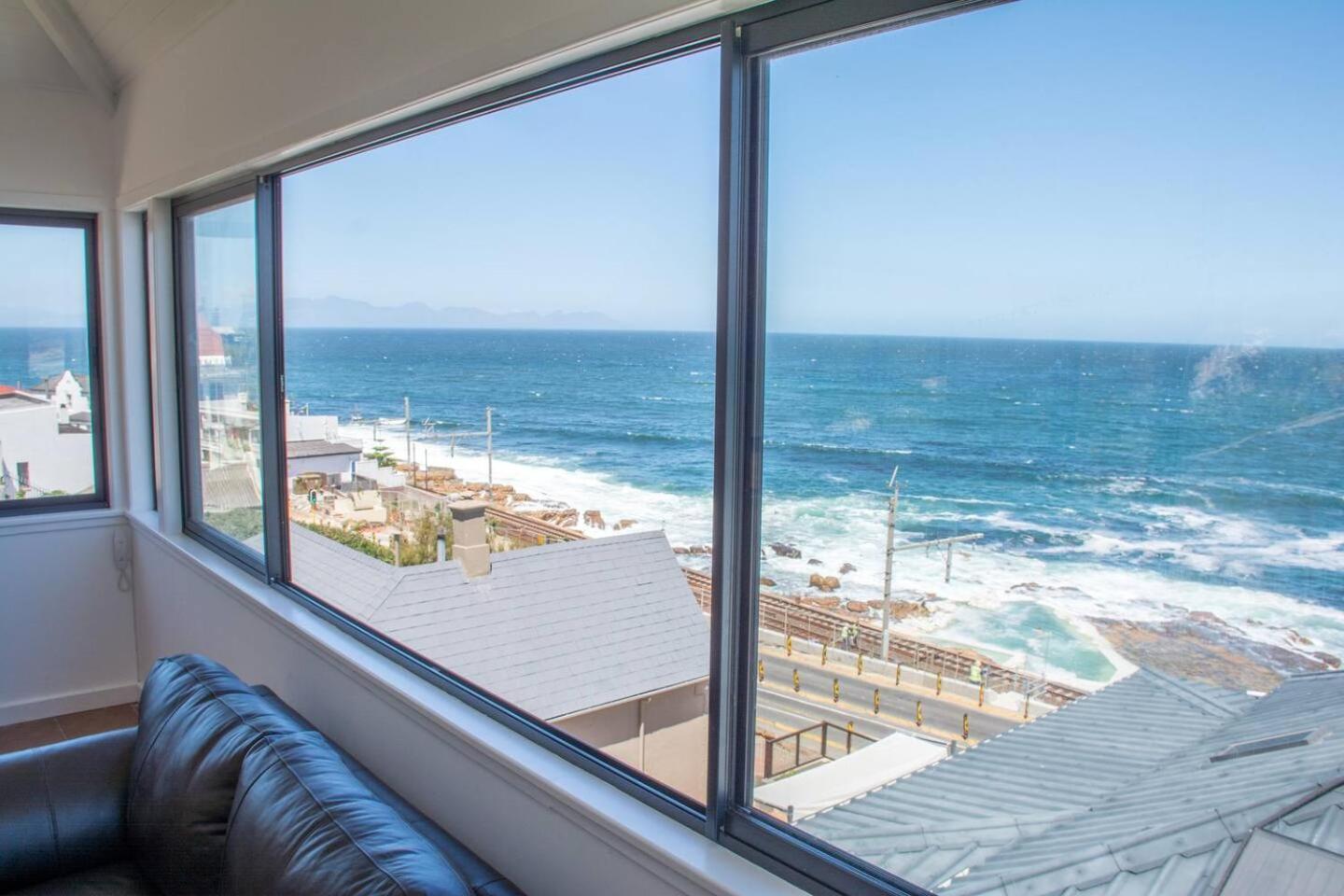 Modern Beach Apartment By Open Home Kalk Bay Ngoại thất bức ảnh
